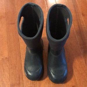 BOGS kid size 12 Navy Blue Waterproof boots 🥾